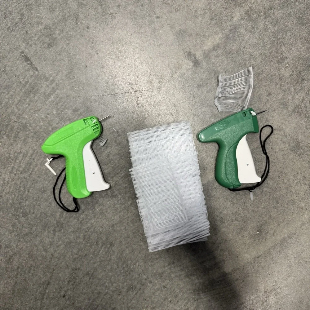 2 Tagging Guns + 1,000+ Plastic Barbs Clothing Price Tag Fasteners Lot